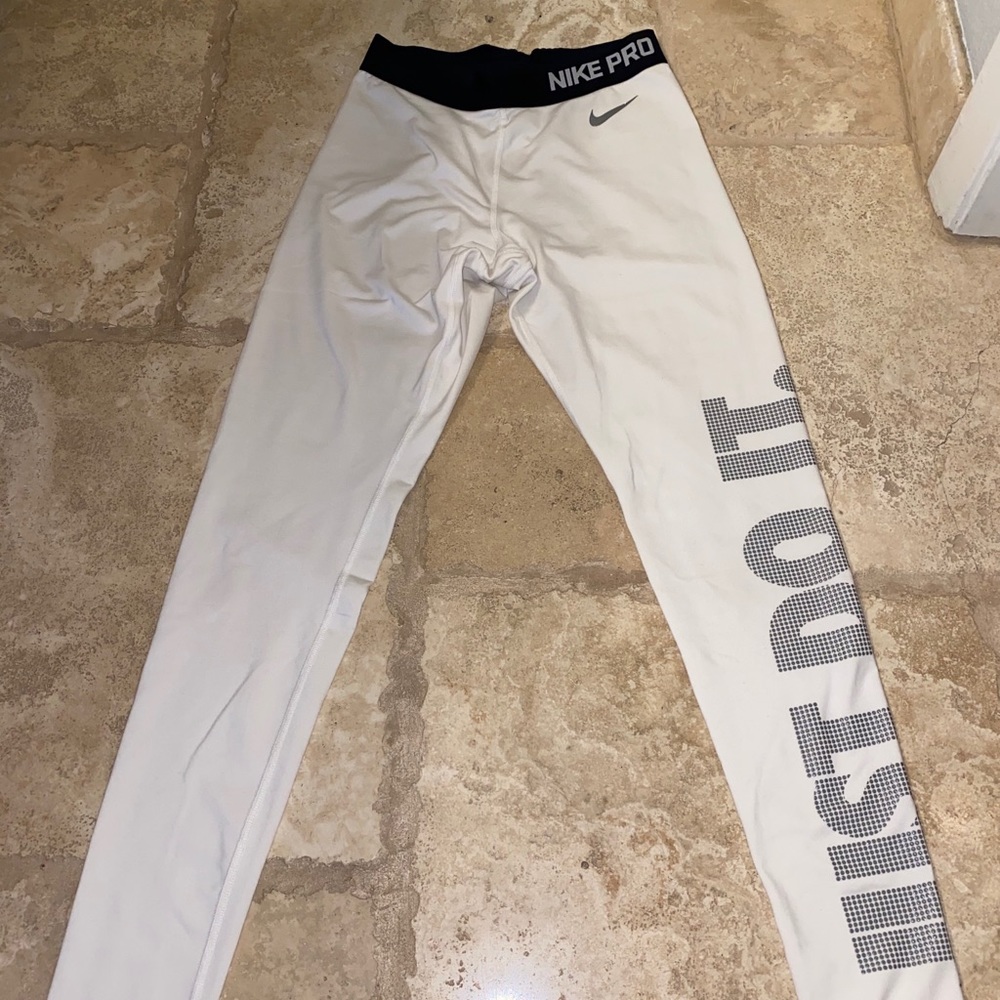 FREEBIES IN EVERY ORDER!!! 

White Nike Leggings